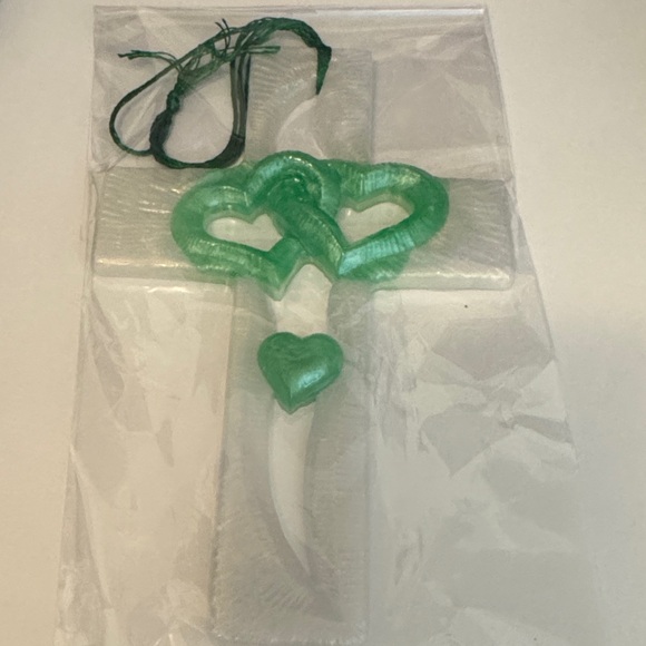 Green Heart Cross Home Decor - Picture 1 of 2